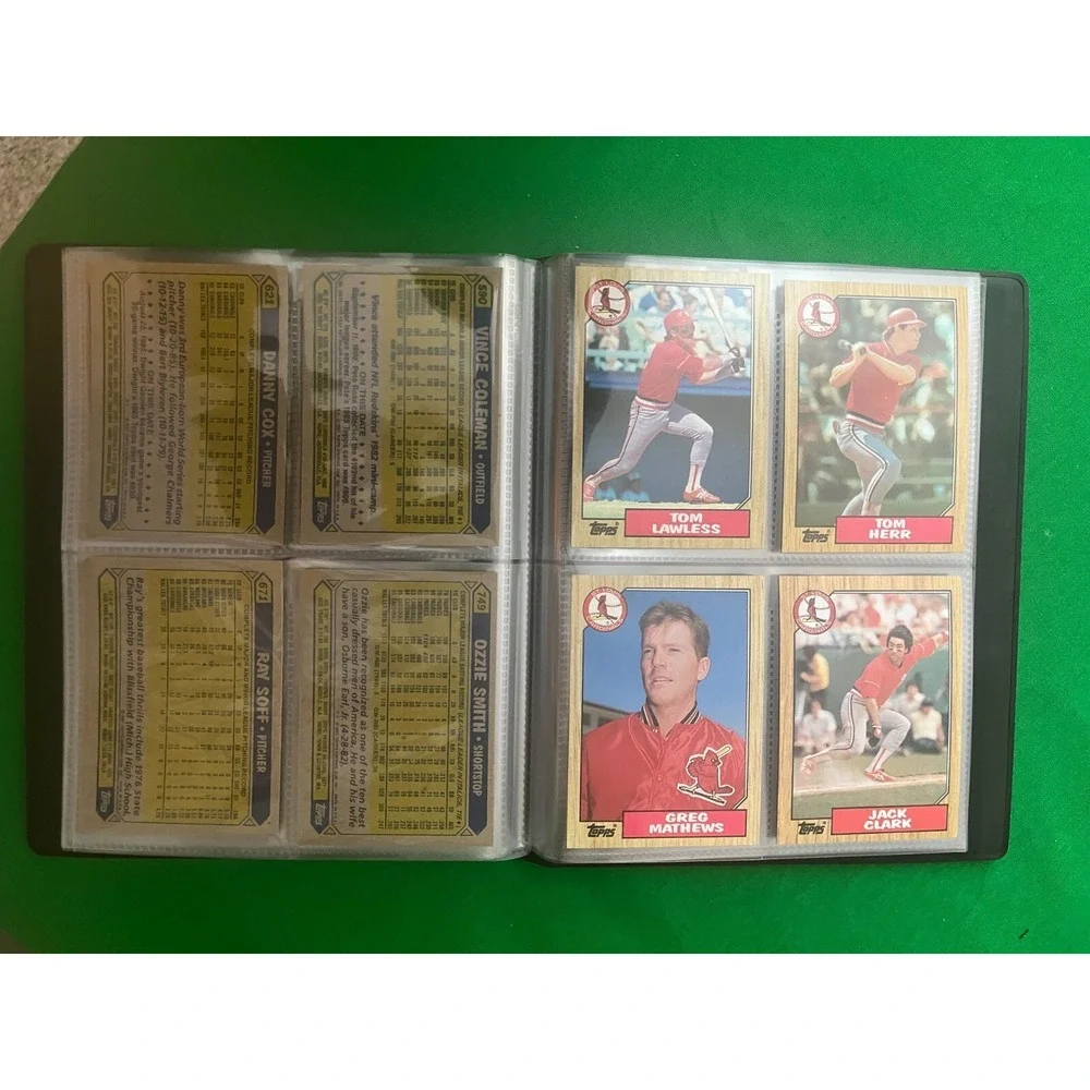 St Louis‎ Cardinals  1987 Topps Team Set with 40 card collector album.